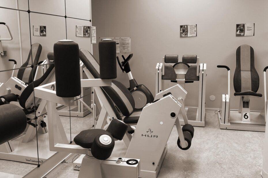 Bild på vårt gym här på Roslagskliniken, maskinerna drivs av tryckluft. Vi har alla maskiner som behövs för rehab eller ren styrketräning